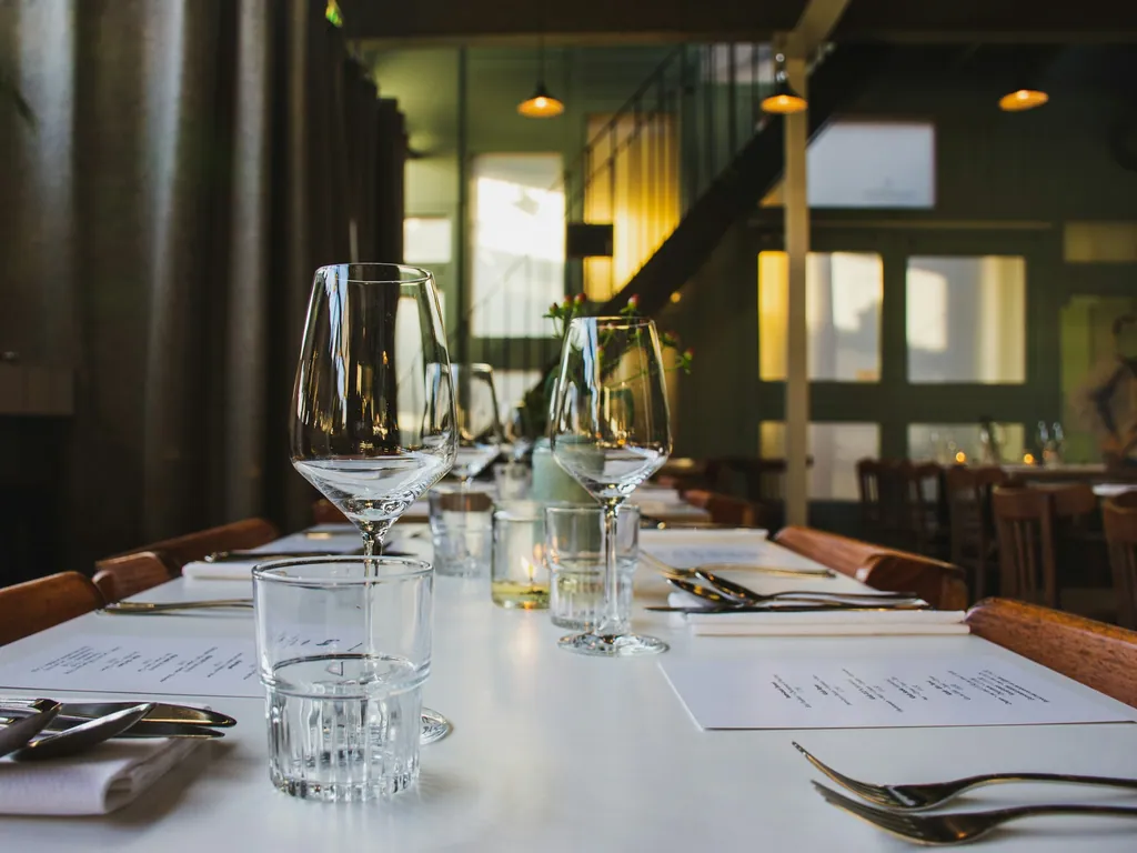 Hospitality tableware context in architectural light